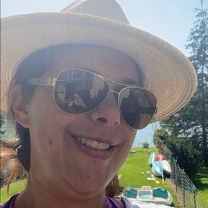 Meet your Posher, Gloria